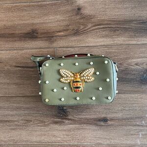 Beehive green purse